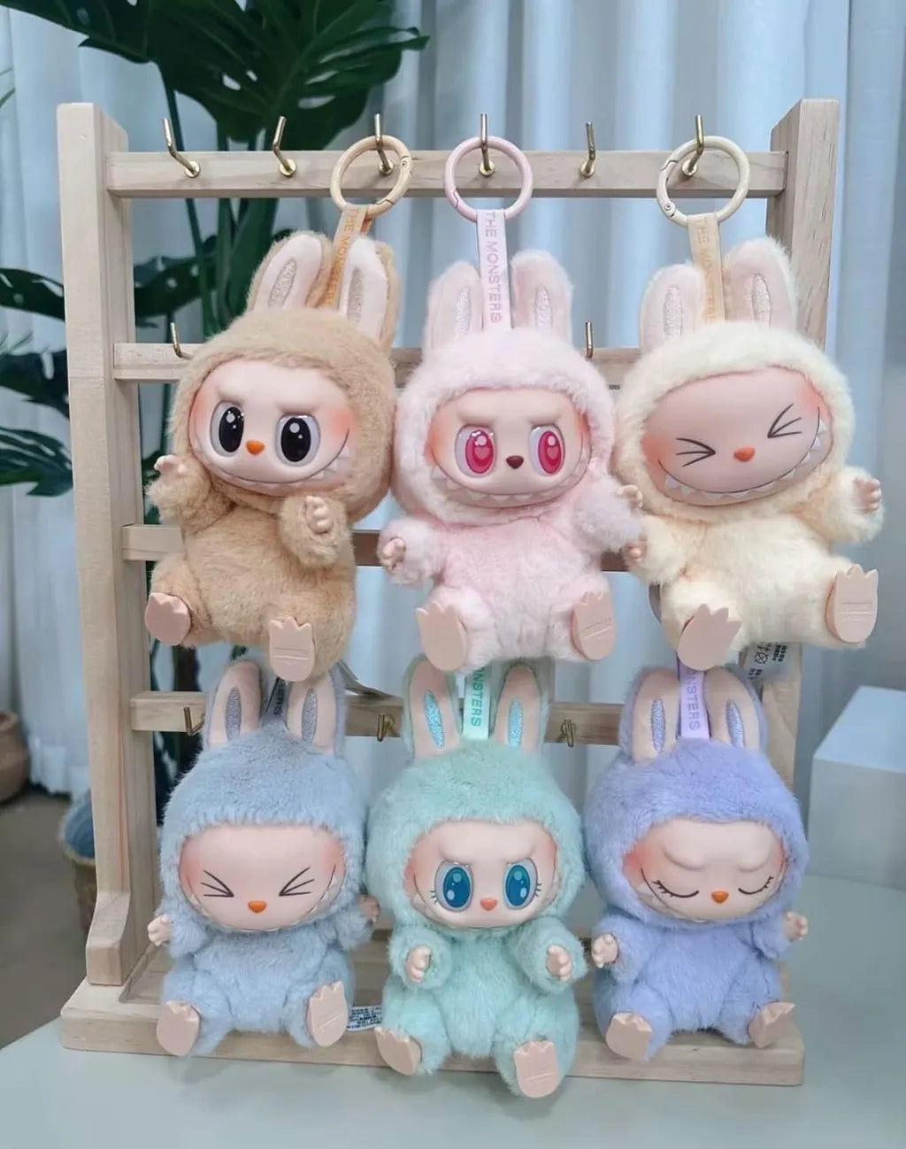 Random blind box labu the monster keychain 17 cm pack of 1. fashion school beg back pack bubu